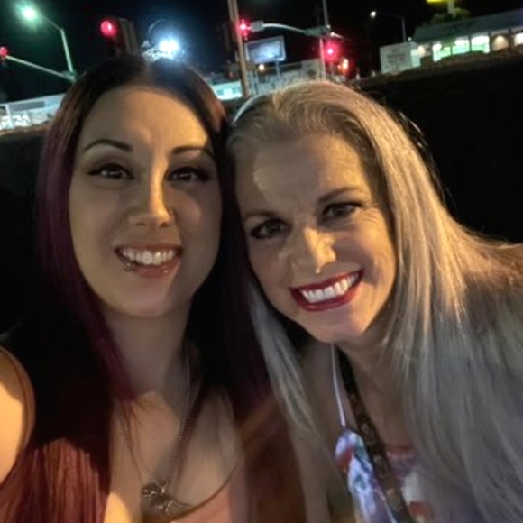 Meet your Posher, Caroline - Picture 1 of 5